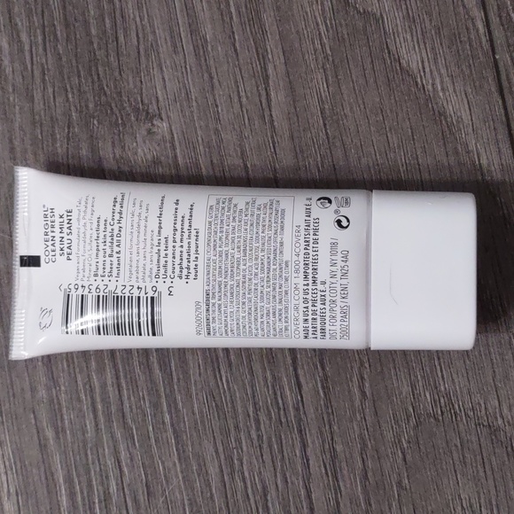 2/$70 BNIP 4 Tubes of Skin Milk Foundation in Shade 610 Rich/Deep - Picture 3 of 3